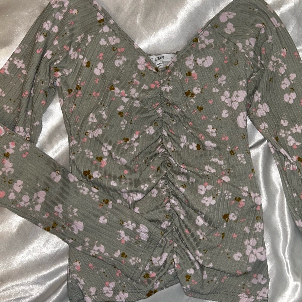 𝒜𝒩ℐ𝒮𝒯𝒜ℛ~ 𝒢𝓇ℯℯ𝓃 𝒻𝓁ℴ𝓇𝒶𝓁 𝓉ℴ𝓅 𝓌𝒾𝓉𝒽 𝓈𝓎𝓃𝒸𝒽ℯ𝒹 𝓂𝒾𝒹𝒹ℯ. - Picture 2 of 3